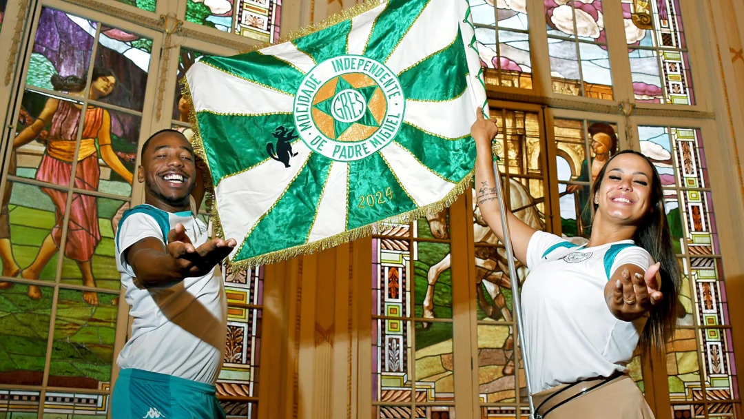 Vamos falar dos guardiões da tradição da elegância e do respeito Mestre-sala e da Porta-bandeira?