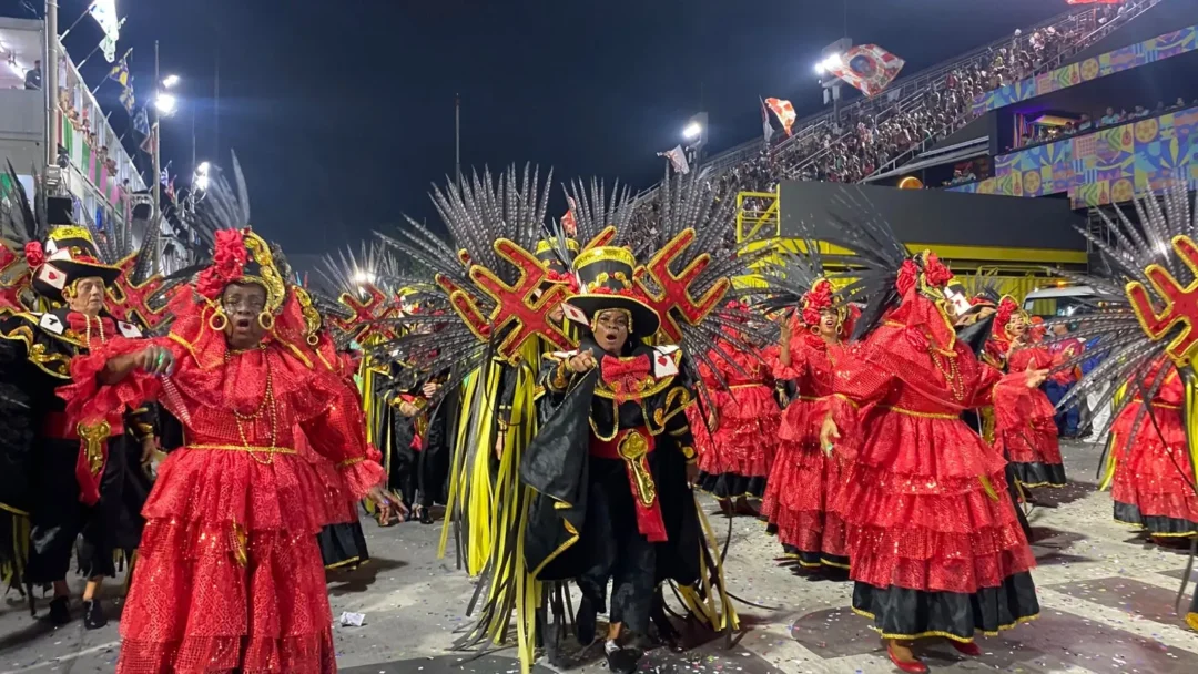 União de Maricá encanta a Sapucaí com exuberância, arte e emoção