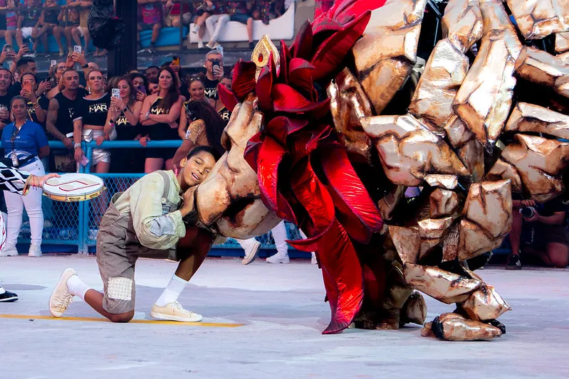 Sapucaí em Estado de Glória: As Campeãs de 2026 Transformam a Avenida em Celebração Histórica