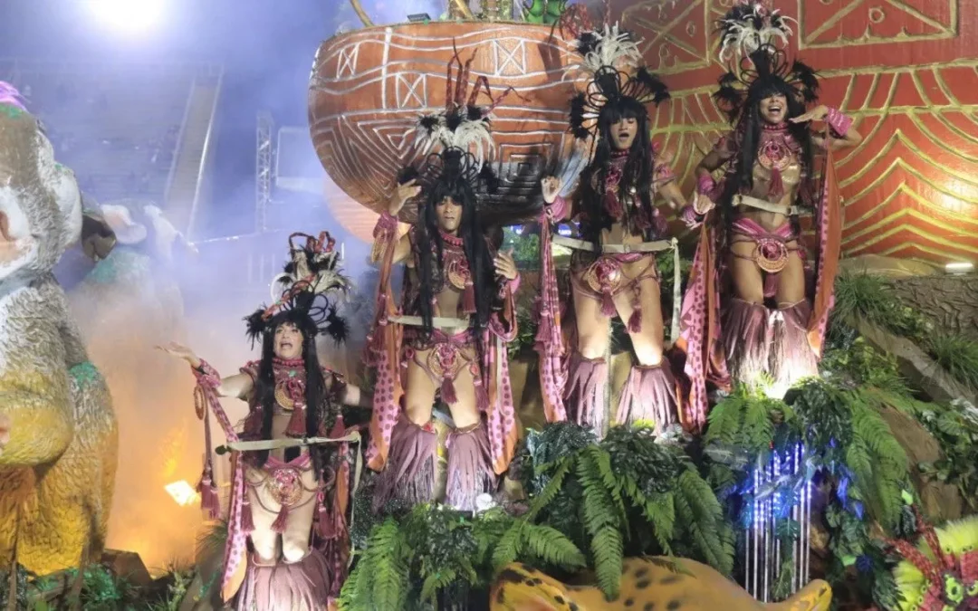 Mangueira explode na Sapucaí com homenagem à Amazônia Negra
