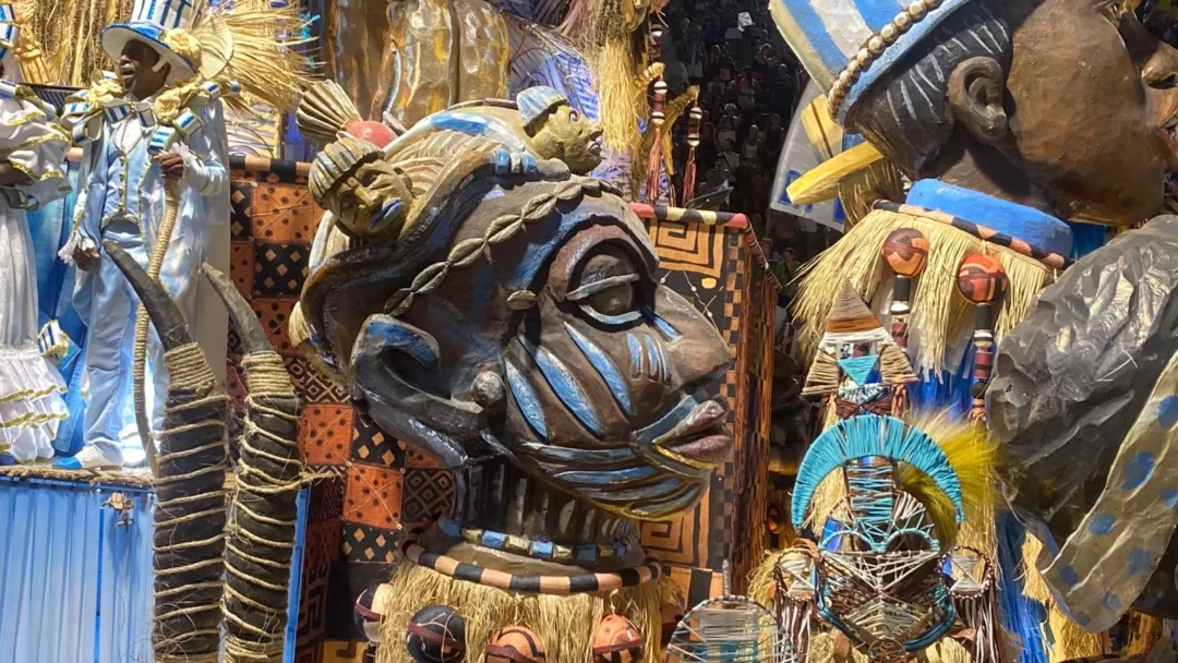 “Macumbembê, Samborembá: Sonhei que um Sambista Sonhou a África” Vila Isabel homenageia Heitor dos Prazeres em desfile vibrante na Sapucaí