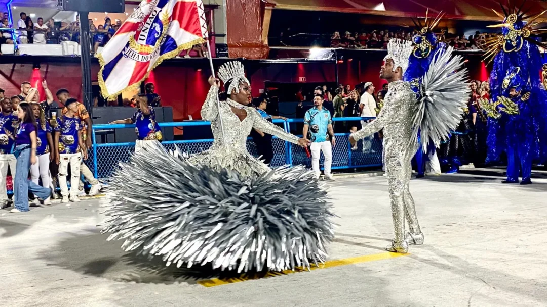 União da Ilha aposta na garra da comunidade em desfile de superação na Sapucaí