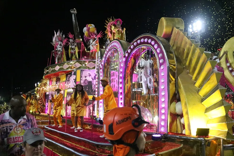 União do Parque Acari leva o teatro negro à Sapucaí e apresenta desfile técnico na Série Ouro