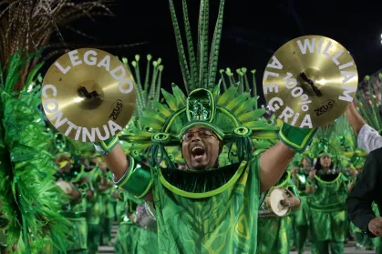 Acadêmicos de Vigário Geral supera dificuldades e apresenta desfile de fantasia e reflexão na Série Ouro