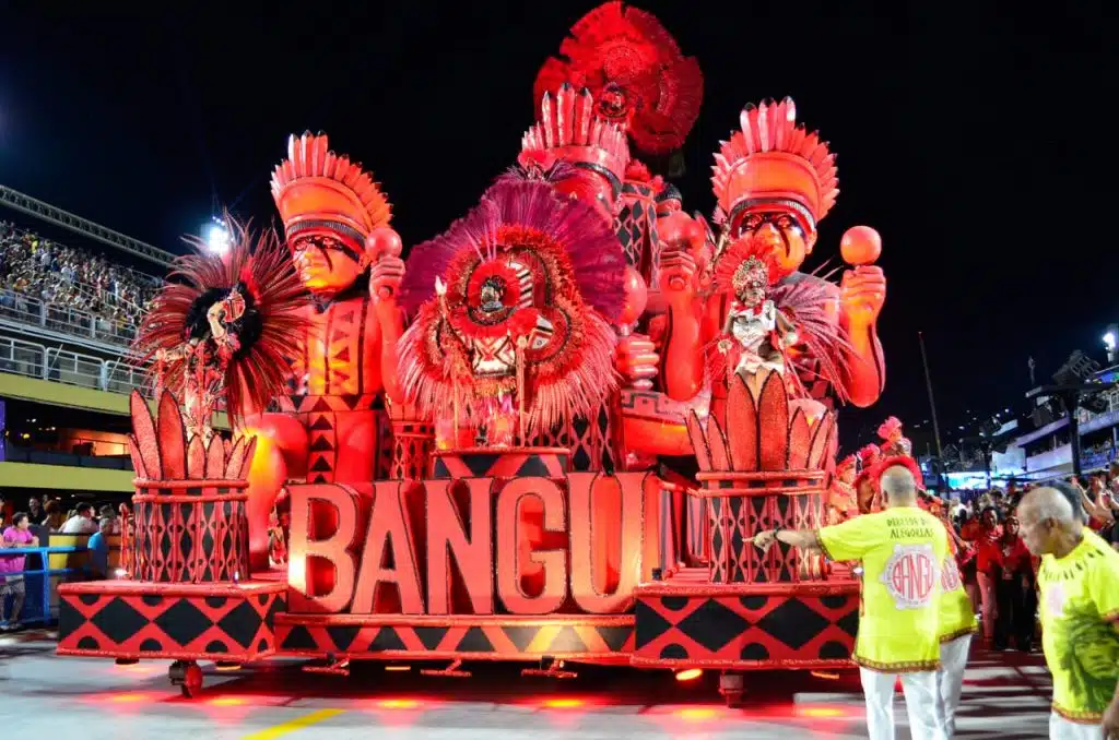 Unidos de Bangu emociona a Sapucaí com homenagem a Leci Brandão entre brilho e polêmicas