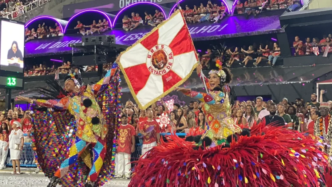 Estácio de Sá emociona a Sapucaí ao transformar fé e ancestralidade em espetáculo