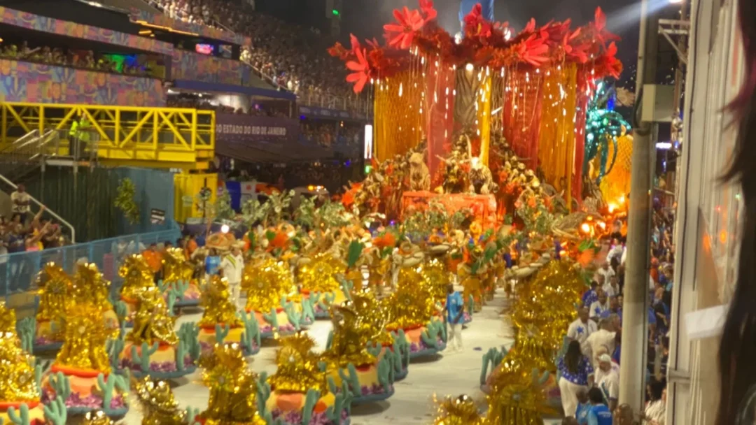 Do Alto do Mulungu Surge a Esperança: Niterói Canta Lula Num Desfile que Ecoa na Alma da Avenida!”