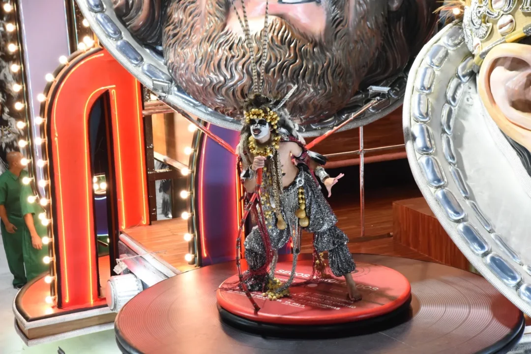 “Homenagem ao ícone Ney Matogrosso: o enredo ‘Camaleônico’ guia o desfile da Imperatriz na Sapucaí”