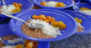 Merenda menor, fome maior: alunos denunciam redução de comida em escola de Queimados
