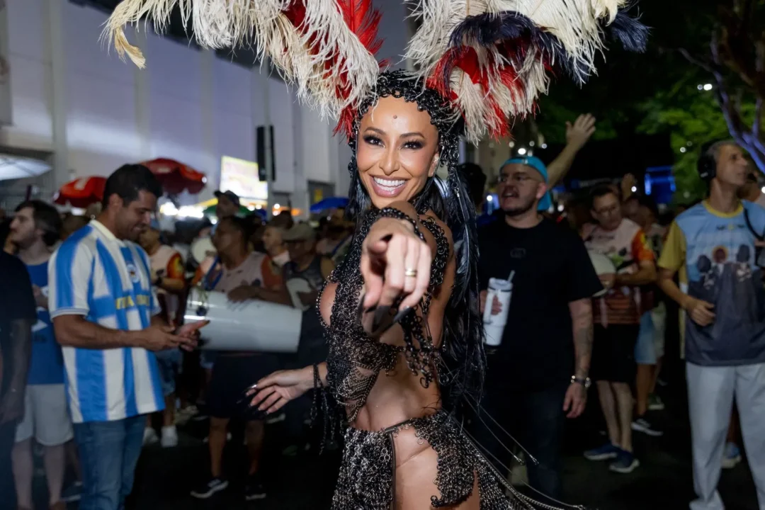Vila Isabel renova com Sabrina Sato para o Carnaval 2027