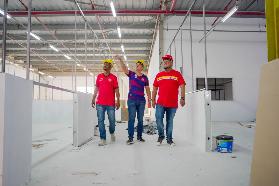 União de Maricá acelera obras no barracão da Cidade do Samba para estreia no Grupo Especial