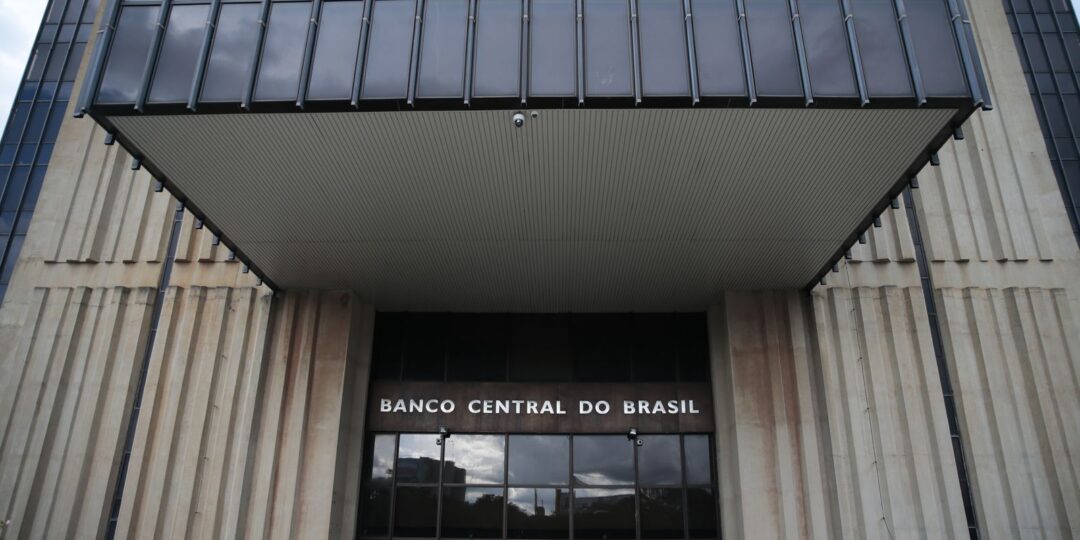 Copom decide Selic em meio a guerra e inflação acelerando