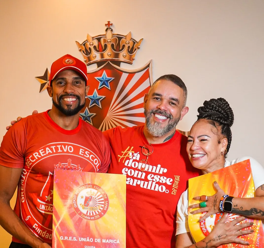 Julinho Nascimento e Rute Alves conhecem figurinos para estreia da União de Maricá no Grupo Especial