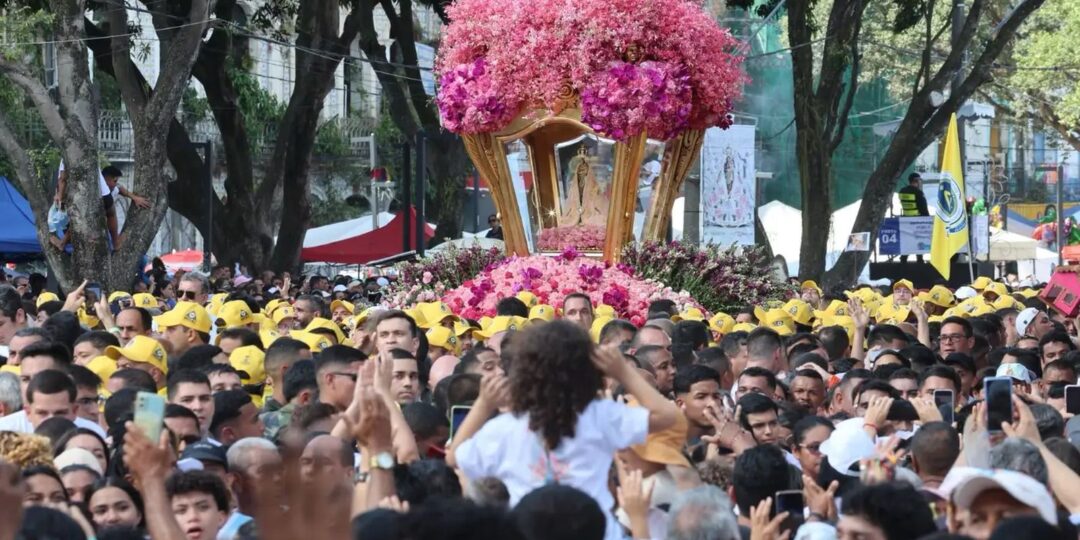 Círio de Nazaré: milhares de devotos visitam imagem de Nossa Senhora