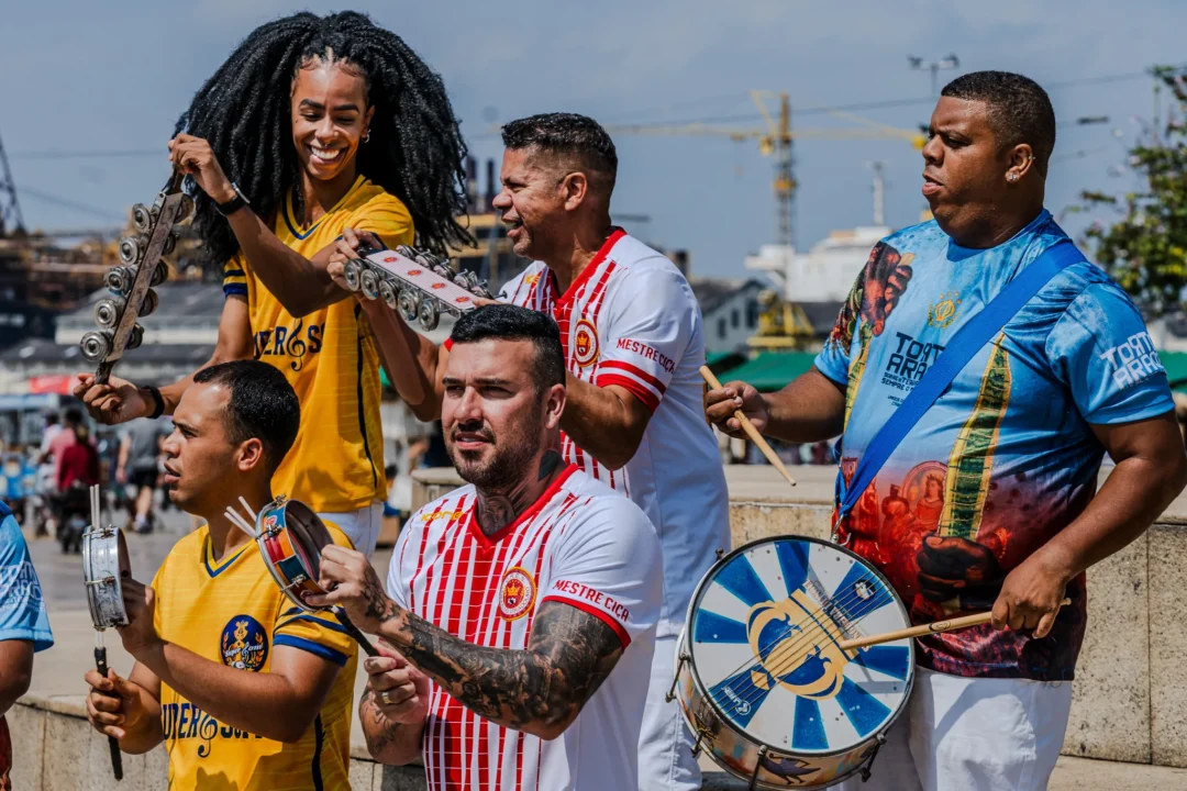 Com flash mob, Rio Carnaval anuncia que os sambas de 2027 vêm aí: álbum sai em 29 de outubro